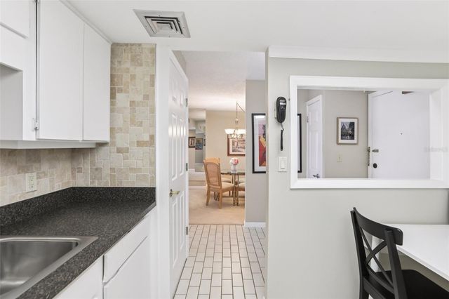 1 KEY CAPRI 302E, Treasure Island, FL 33706