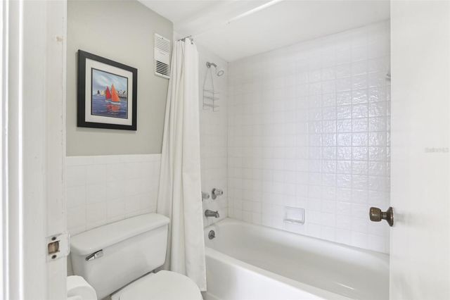 1 KEY CAPRI 302E, Treasure Island, FL 33706
