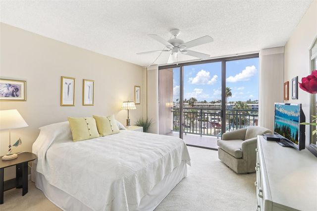 1 KEY CAPRI 302E, Treasure Island, FL 33706