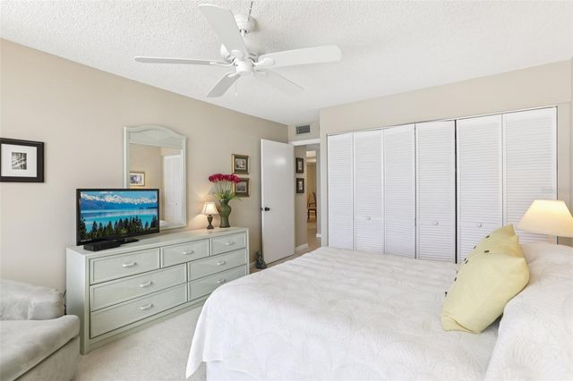 1 KEY CAPRI 302E, Treasure Island, FL 33706