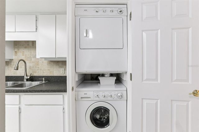 1 KEY CAPRI 302E, Treasure Island, FL 33706