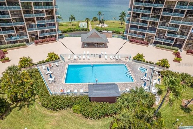 1 KEY CAPRI 302E, Treasure Island, FL 33706