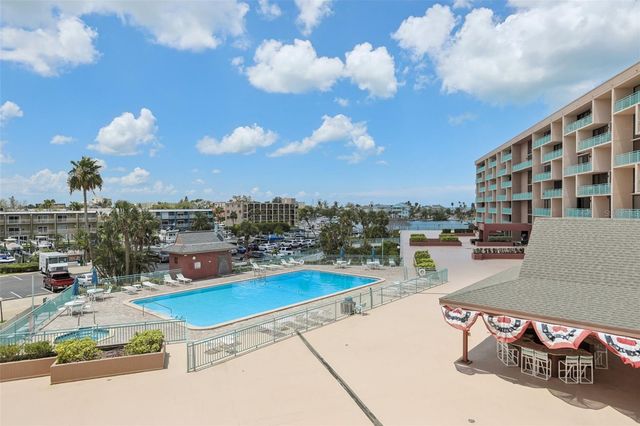 1 KEY CAPRI 302E, Treasure Island, FL 33706