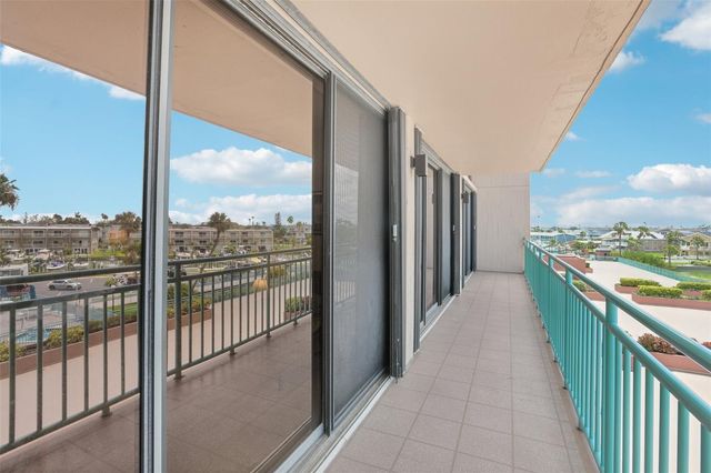 1 KEY CAPRI 302E, Treasure Island, FL 33706