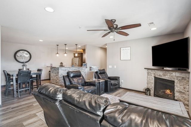 420 E Franklin Street 101, Eldridge, IA 52748