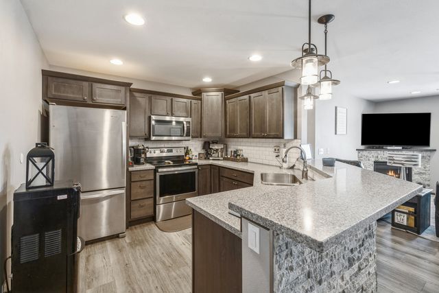 420 E Franklin Street 101, Eldridge, IA 52748