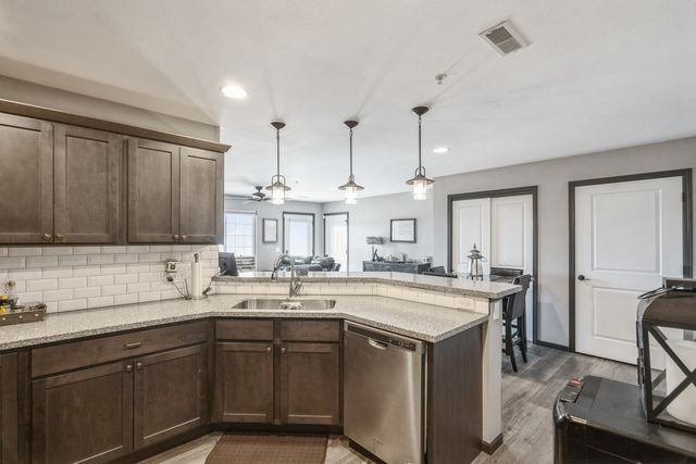 420 E Franklin Street 101, Eldridge, IA 52748