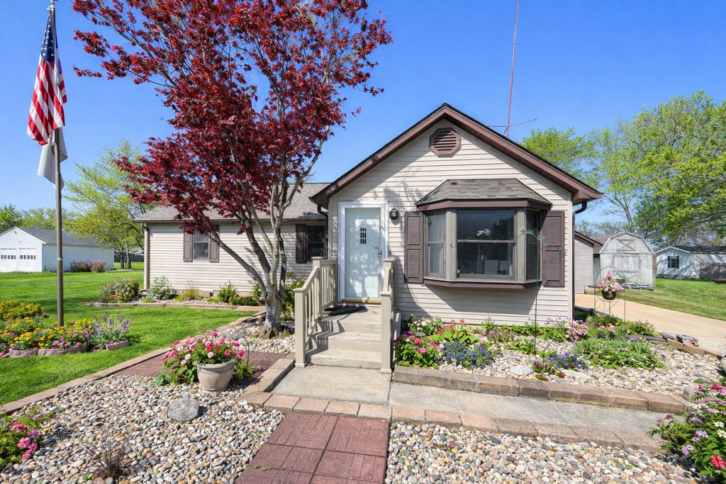 Image 1 of property listing at 405 Wortby Street, Odin, IL 62870