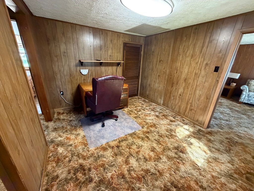 Image 11 of property listing at 405 Wortby Street, Odin, IL 62870