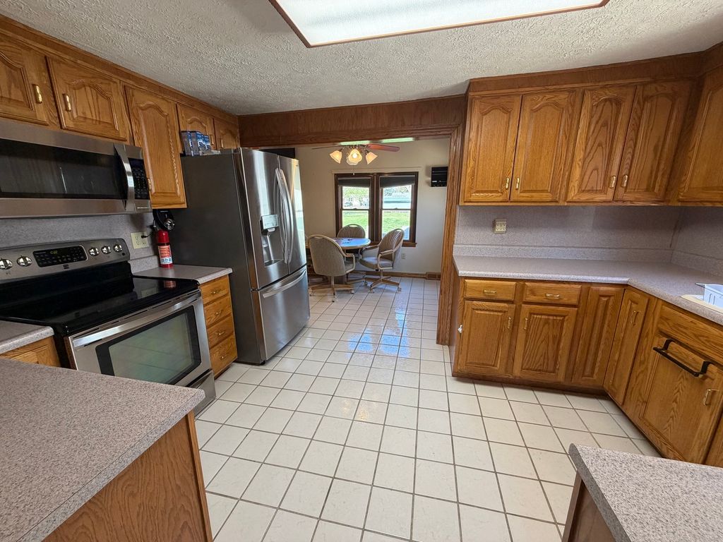 Image 14 of property listing at 405 Wortby Street, Odin, IL 62870