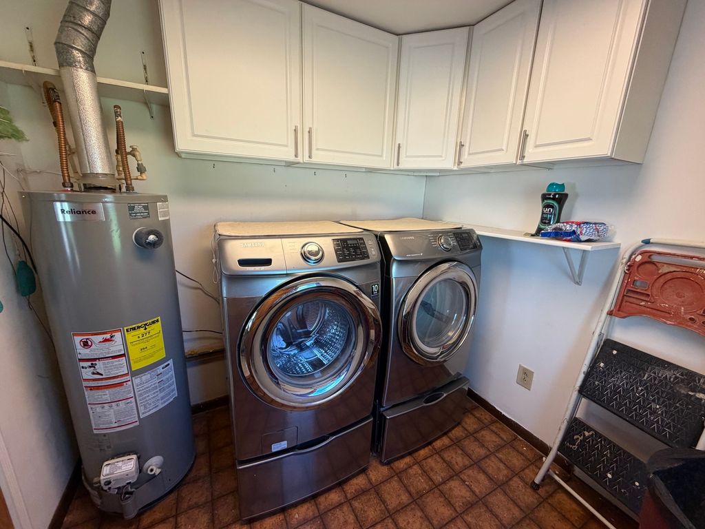 Image 16 of property listing at 405 Wortby Street, Odin, IL 62870