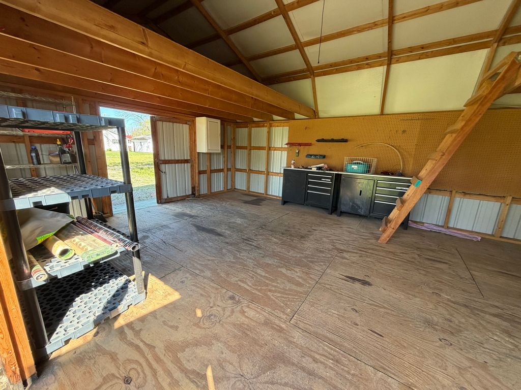 Image 18 of property listing at 405 Wortby Street, Odin, IL 62870