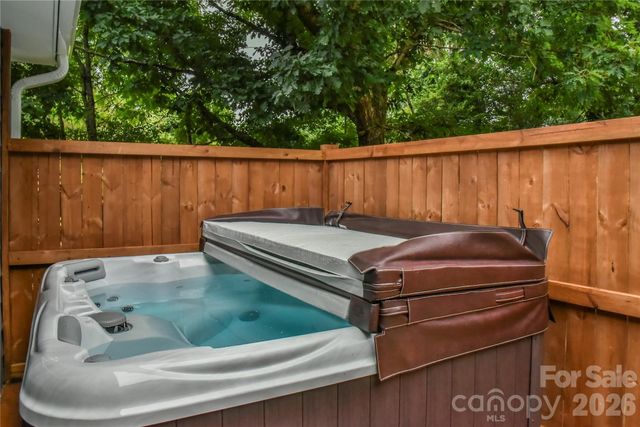 5 E Keesler Street, Black Mountain, NC 28711