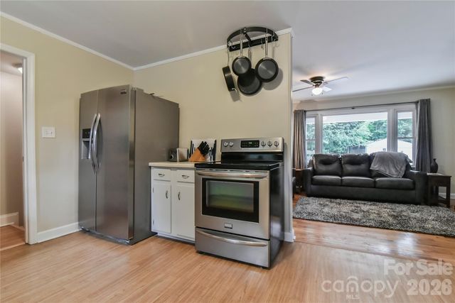 5 E Keesler Street, Black Mountain, NC 28711