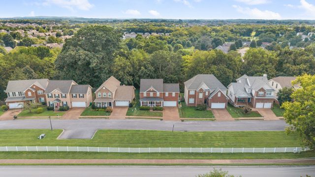 2114 Ieper Dr, Spring Hill, TN 37174