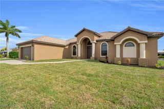 915 SE 33rd TER, Cape Coral, FL 33904