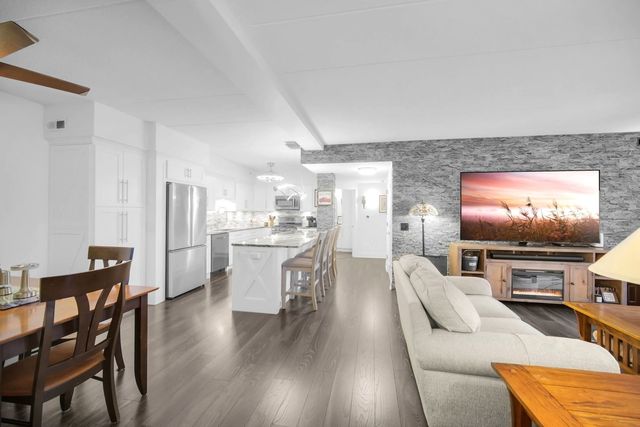 16001 S 88th Avenue 204, Orland Park, IL 60462