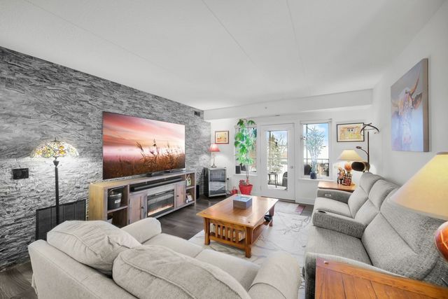 16001 S 88th Avenue 204, Orland Park, IL 60462