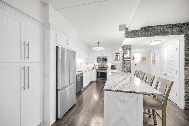 16001 S 88th Avenue 204, Orland Park, IL 60462