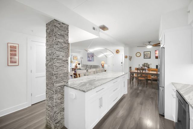 16001 S 88th Avenue 204, Orland Park, IL 60462