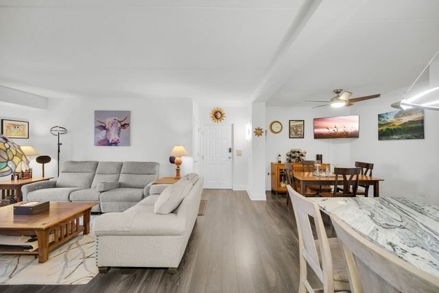 16001 S 88th Avenue 204, Orland Park, IL 60462