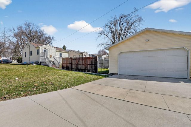 1802 Easton Avenue, Waterloo, IA 50702