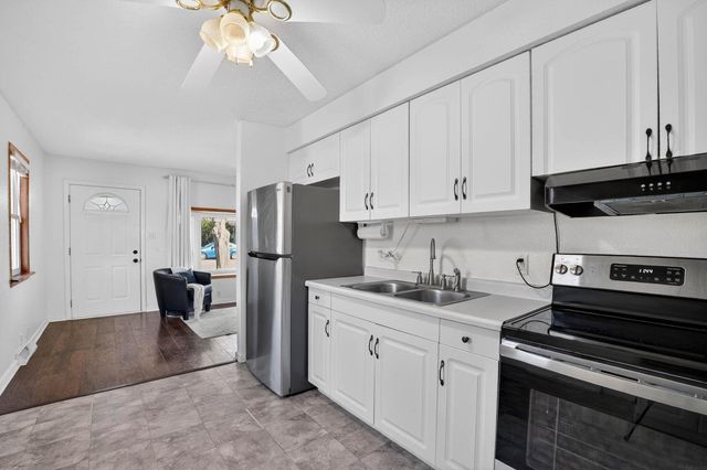 1802 Easton Avenue, Waterloo, IA 50702