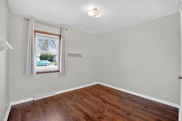 1802 Easton Avenue, Waterloo, IA 50702