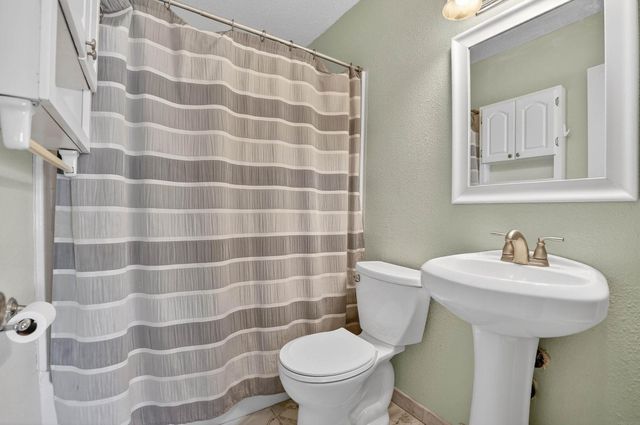 1802 Easton Avenue, Waterloo, IA 50702