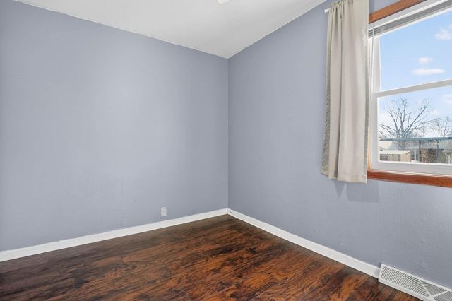 1802 Easton Avenue, Waterloo, IA 50702