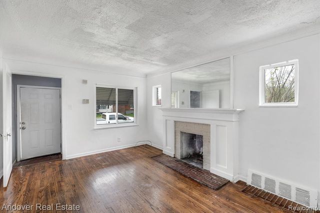 15431 Cruse Street, Detroit, MI 48227