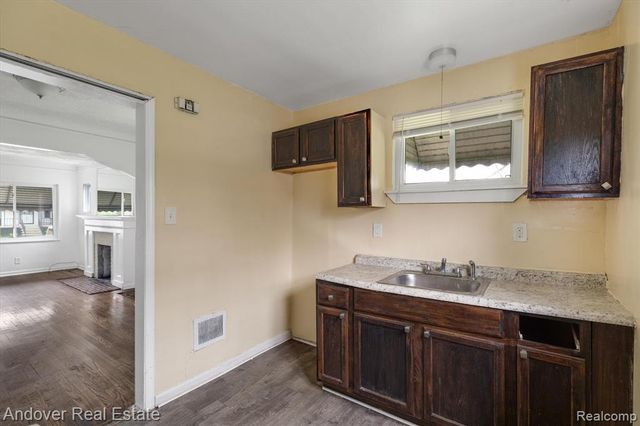 15431 Cruse Street, Detroit, MI 48227