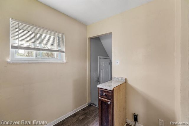 15431 Cruse Street, Detroit, MI 48227