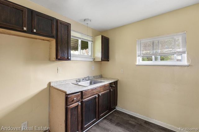 15431 Cruse Street, Detroit, MI 48227