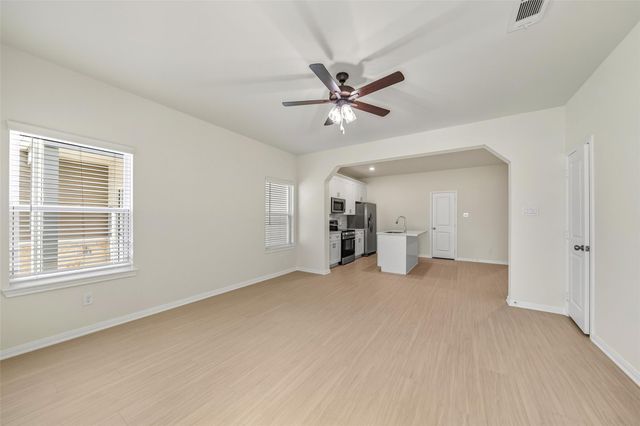 712 W Dallas Street, Conroe, TX 77301