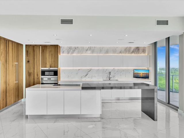701 N Fort Lauderdale Beach Boulevard N 802, Fort Lauderdale, FL 33304