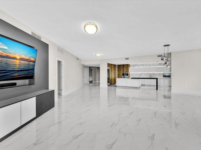 701 N Fort Lauderdale Beach Boulevard N 802, Fort Lauderdale, FL 33304