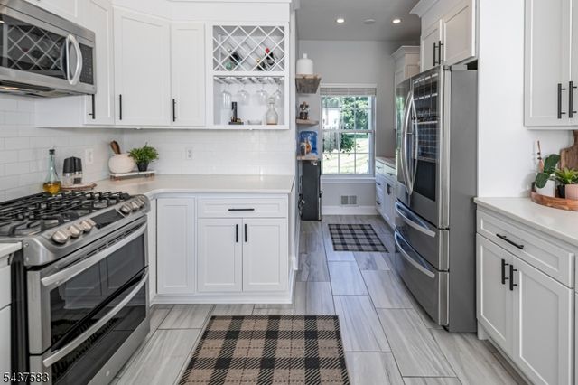 29 Sutphin Rd, Raritan Twp., NJ 08822