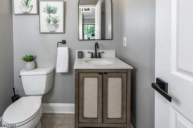 29 Sutphin Rd, Raritan Twp., NJ 08822