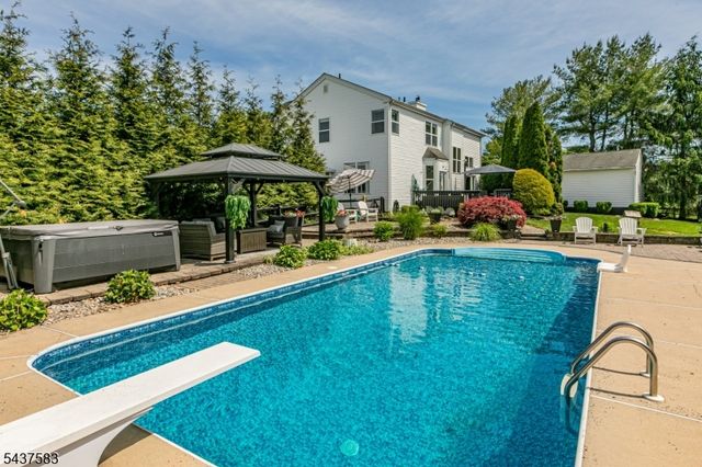 29 Sutphin Rd, Raritan Twp., NJ 08822