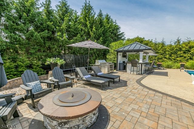 29 Sutphin Rd, Raritan Twp., NJ 08822