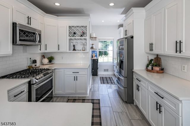 29 Sutphin Rd, Raritan Twp., NJ 08822