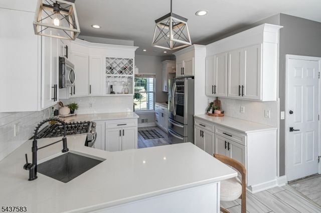 29 Sutphin Rd, Raritan Twp., NJ 08822