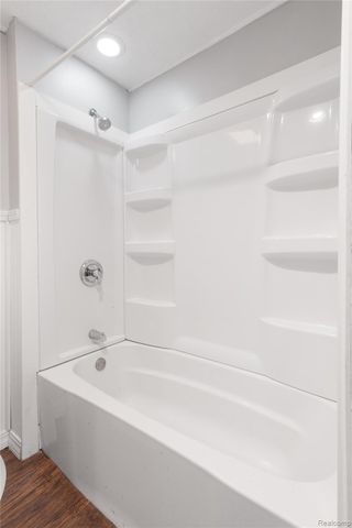 2814 Crooks Road, Royal Oak, MI 48073