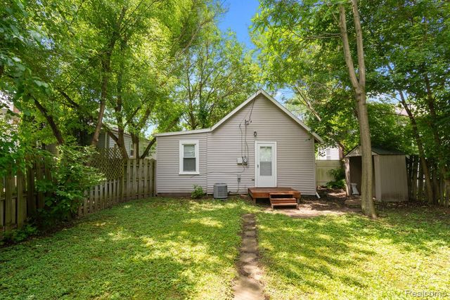 2814 Crooks Road, Royal Oak, MI 48073