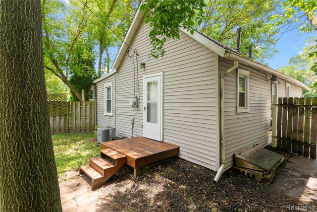 2814 Crooks Road, Royal Oak, MI 48073