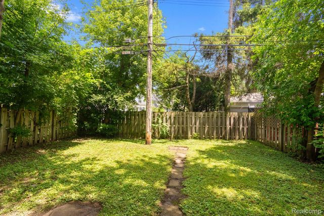 2814 Crooks Road, Royal Oak, MI 48073