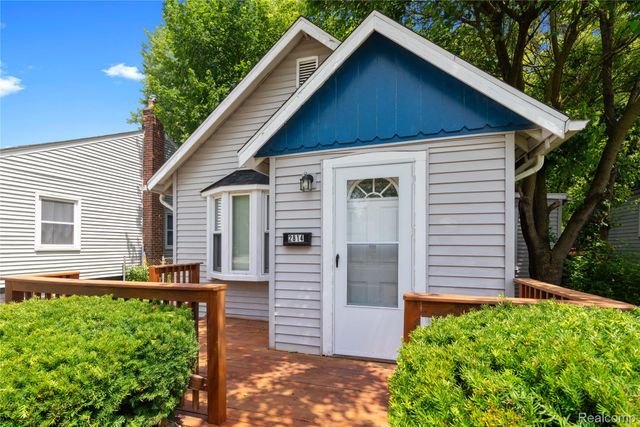 2814 Crooks Road, Royal Oak, MI 48073