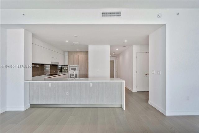 9201 E Bay Harbor Dr 710, Bay Harbor Islands, FL 33154