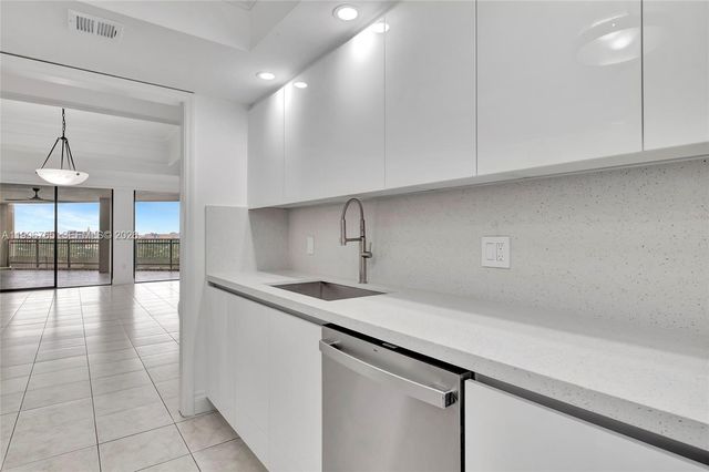 2901 S Bayshore Drive 16G, Miami, FL 33133